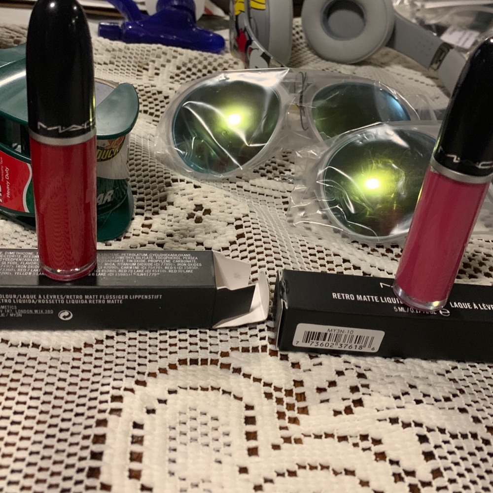 Mac Lipglosses - Picture 3 of 3